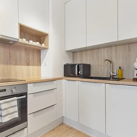 Lam Safari - Balcony - Ac - Free Parking ברטיסלאבה