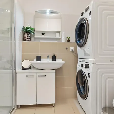 Lam Safari - Balcony - Ac - Free Parking Lägenhet